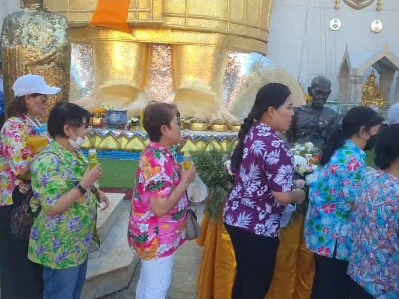 กิจกรรมสรงน้ำพระและรดน้ำดำหัวผู้สูงอายุเนื่องในประเพณีสงกรานต์กับชุมชน